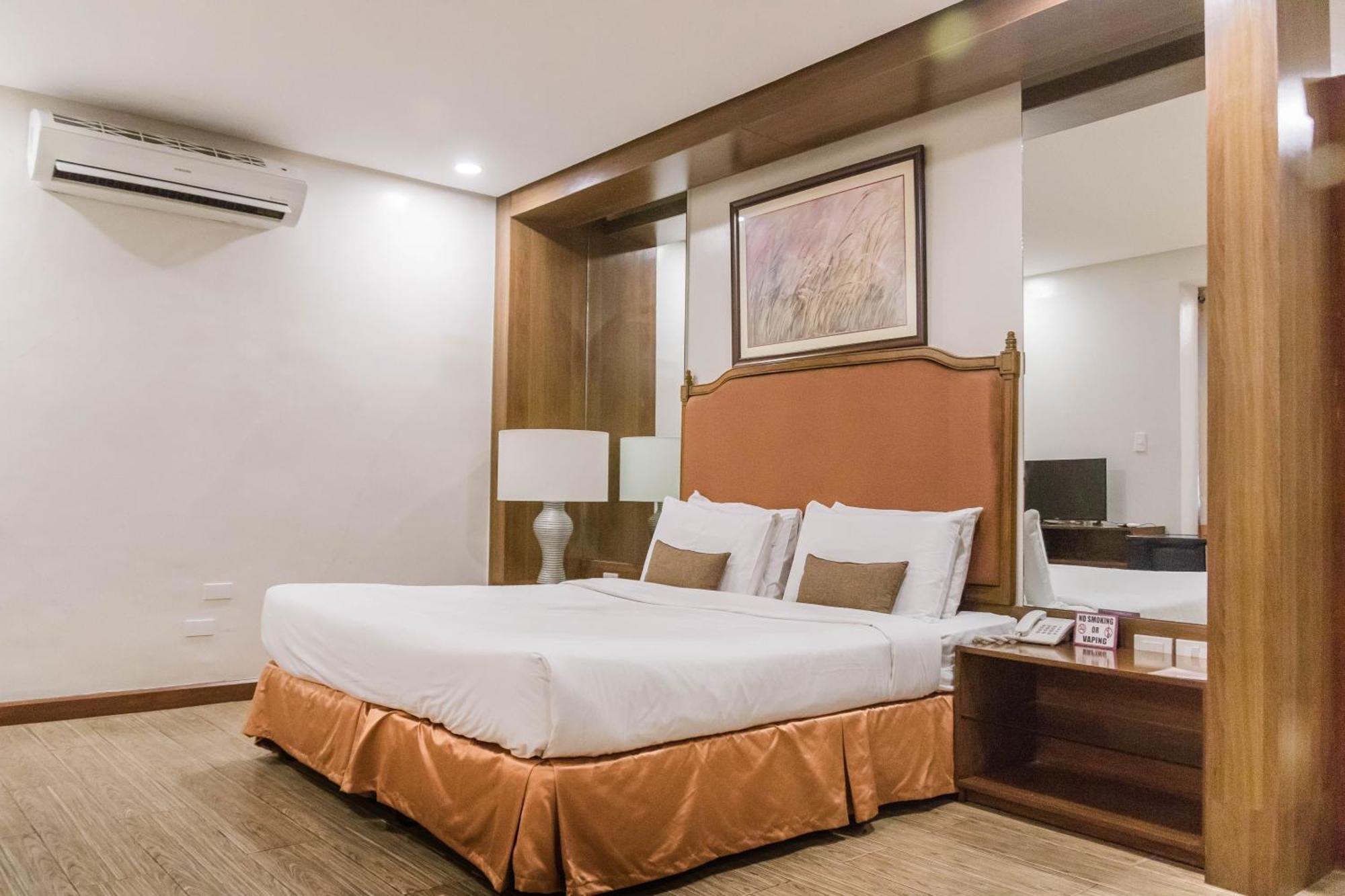 La Fiesta Hotel Iloilo Zewnętrze zdjęcie