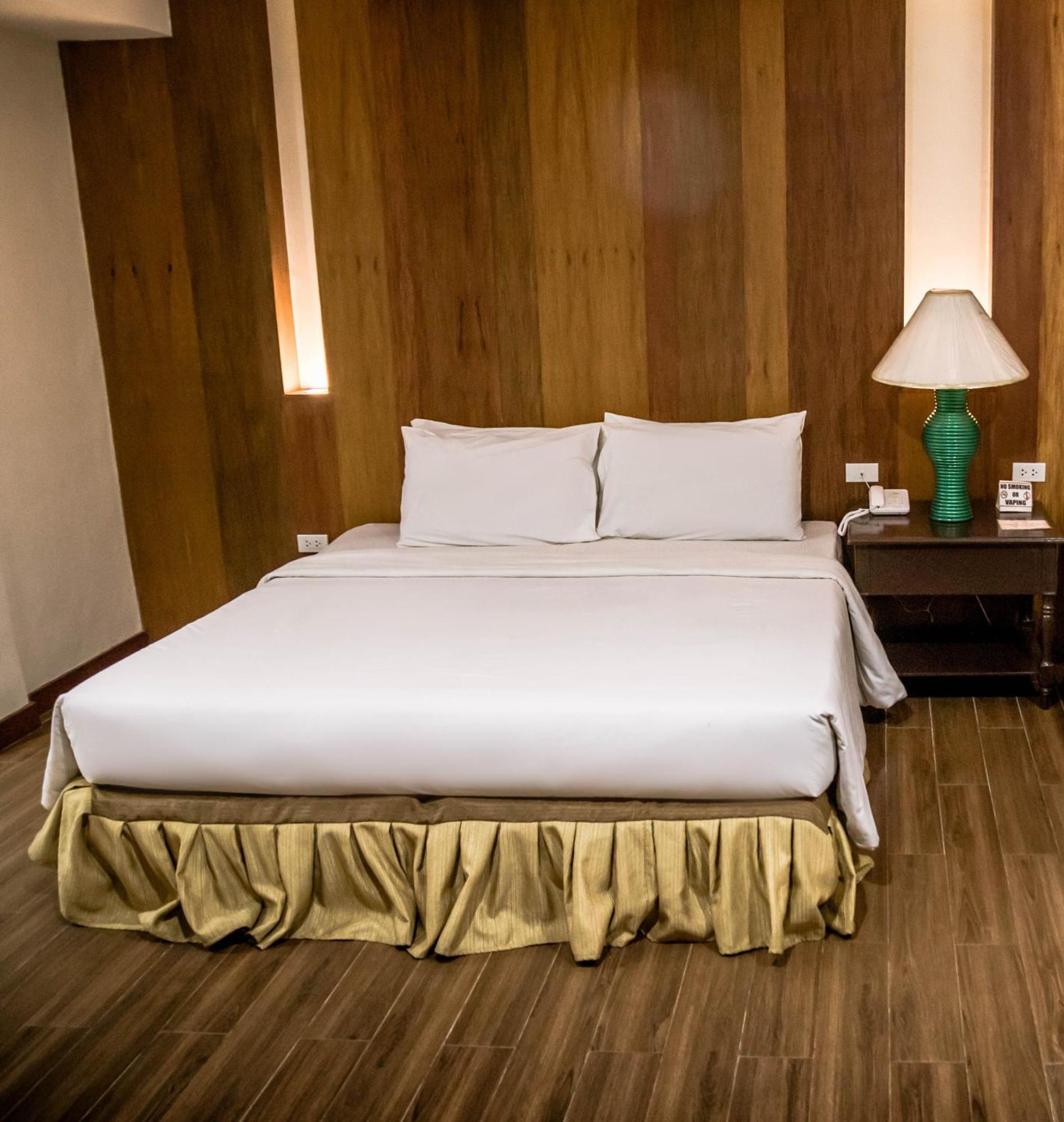 La Fiesta Hotel Iloilo Zewnętrze zdjęcie
