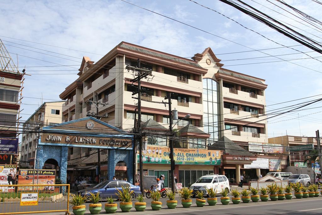 La Fiesta Hotel Iloilo Zewnętrze zdjęcie