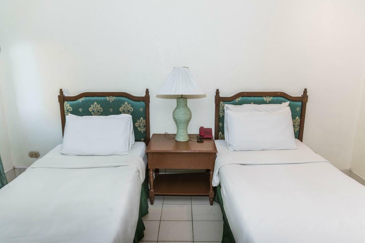 La Fiesta Hotel Iloilo Zewnętrze zdjęcie