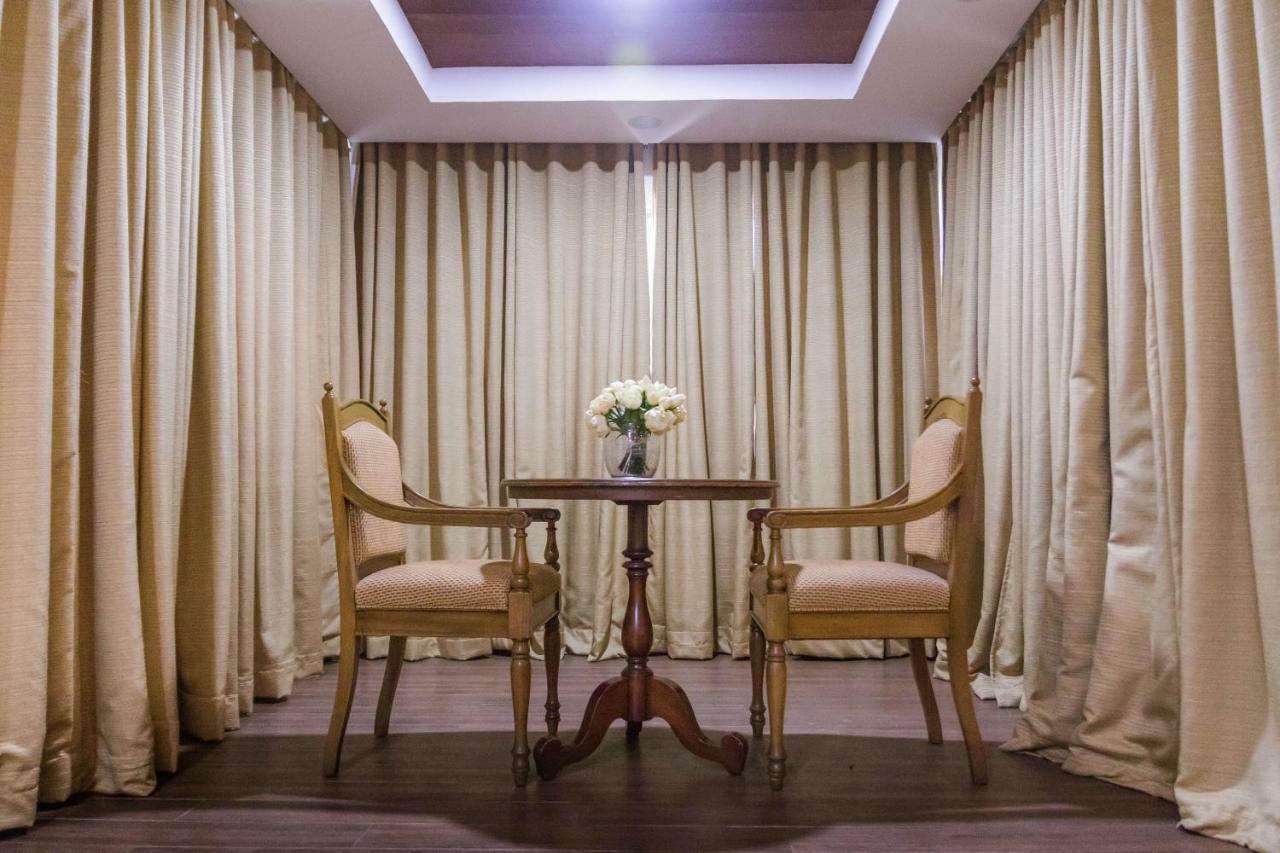 La Fiesta Hotel Iloilo Zewnętrze zdjęcie